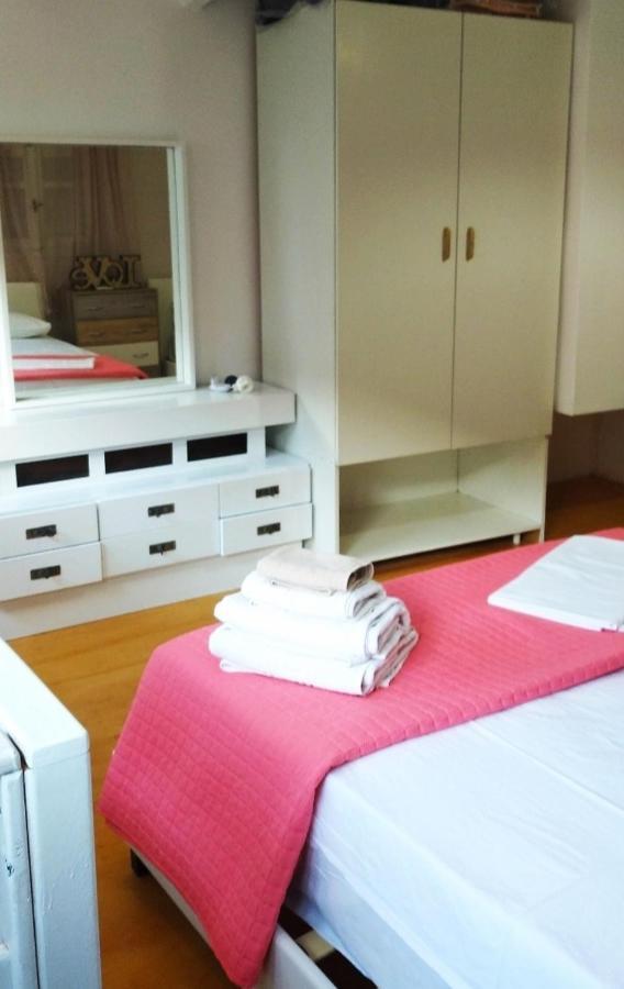 Kanavos Apts *