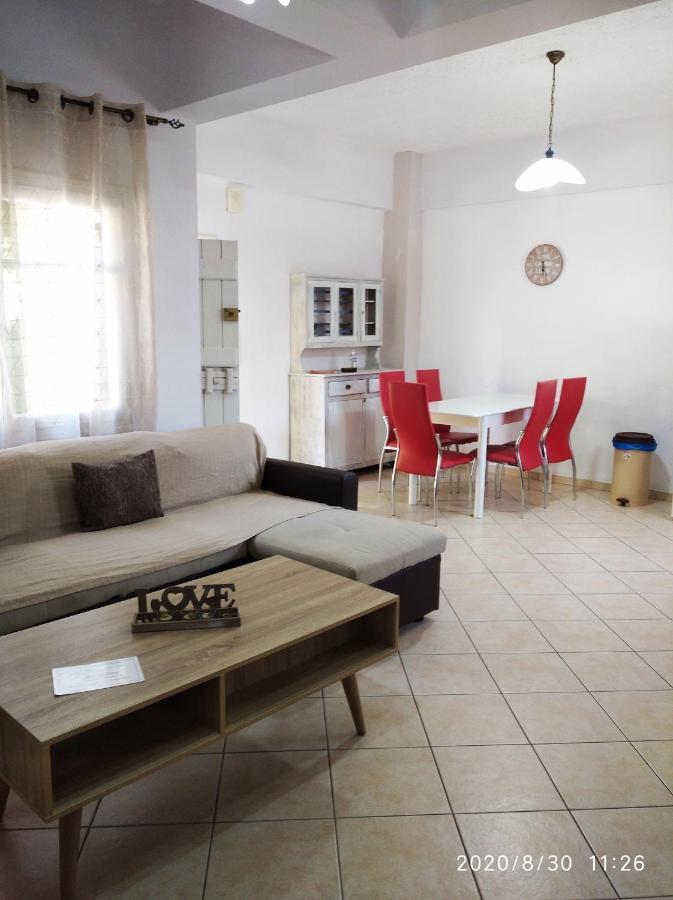 Kanavos Apts *
